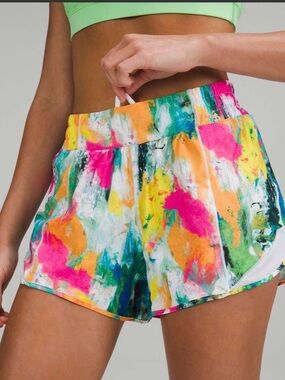 Lululemon SIZE 6 Hotty Hot LR low rise lined 2.5” shorts - No Limits White Multi